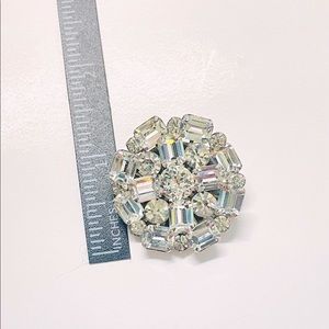 Vintage Weiss signed Rhinestone brooch